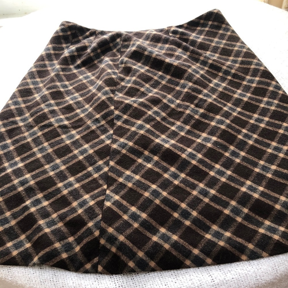 Tribal size 12 retro plaid skirt. Small zipper, 35% wool,  above knee